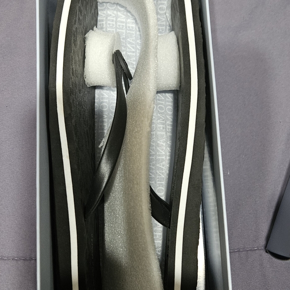 Antonio Melani Playa Flip Flops - Picture 8 of 8